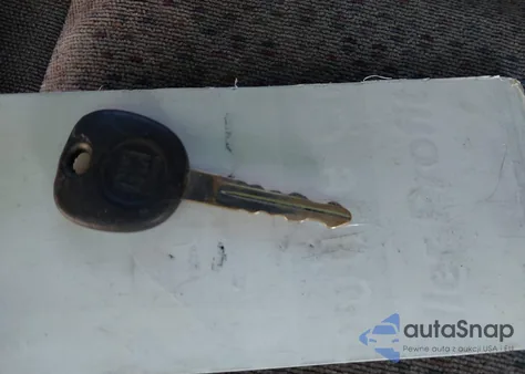 2000 Chevrolet Silverado 1500 Ls z USA, uszkodzony, nr VIN 1GCEK19T6YE107328